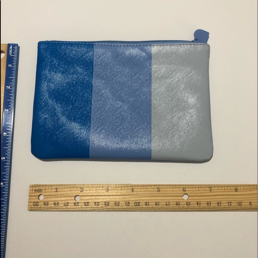 Ipsy glam bag 4x7 inches